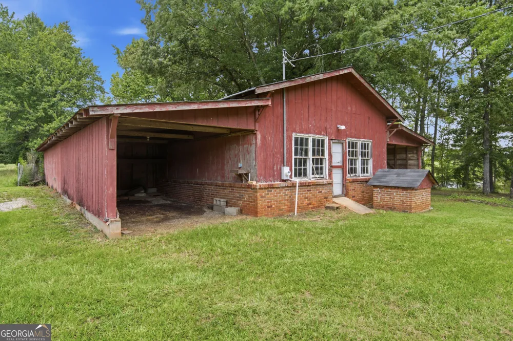 607 Grant RD Brooks, GA 30205