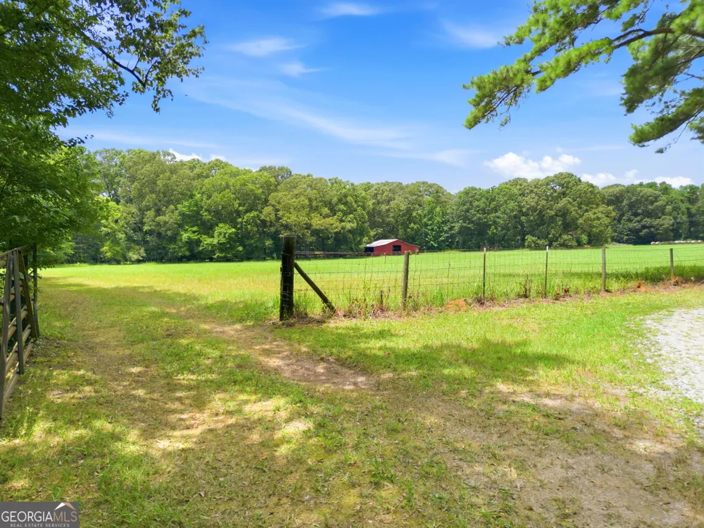 607 Grant RD Brooks, GA 30205