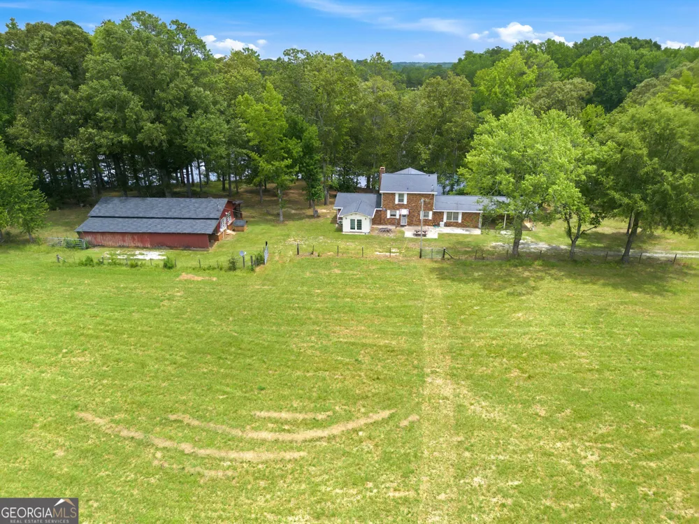 607 Grant RD Brooks, GA 30205
