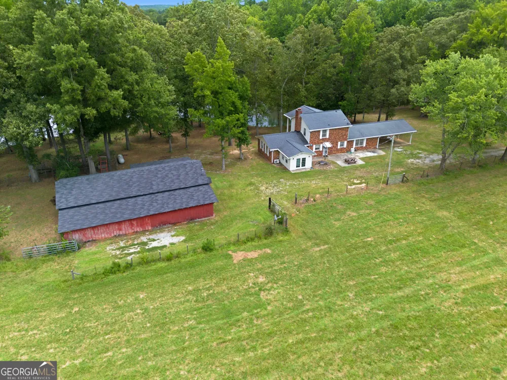 607 Grant RD Brooks, GA 30205