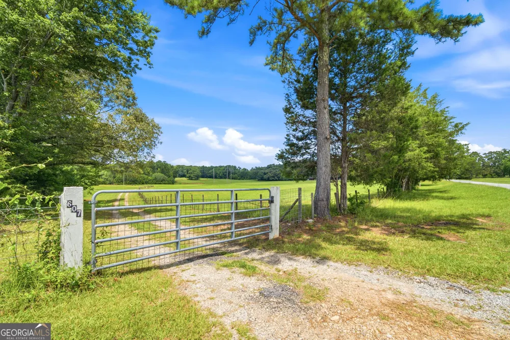 607 Grant RD Brooks, GA 30205