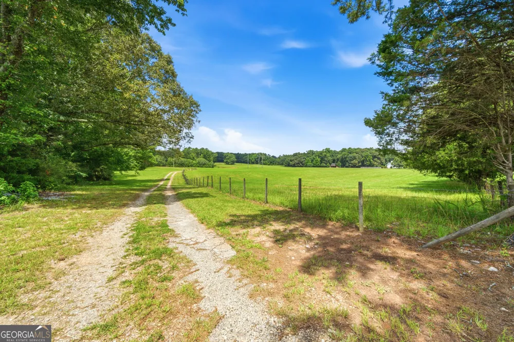 607 Grant RD Brooks, GA 30205