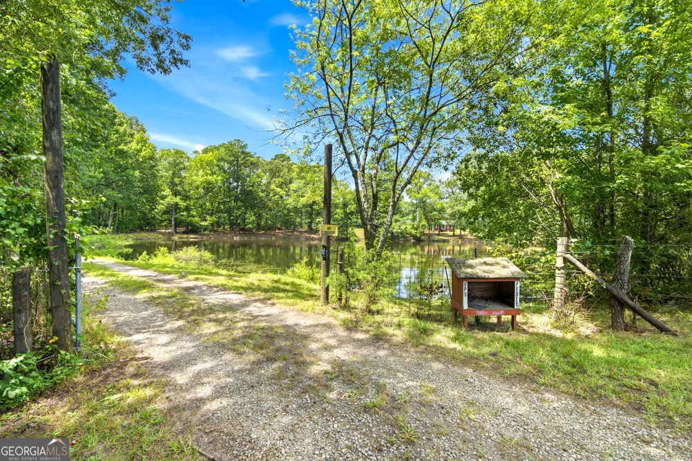 607 Grant RD Brooks, GA 30205