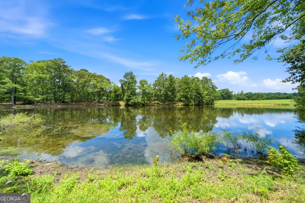 607 Grant RD Brooks, GA 30205