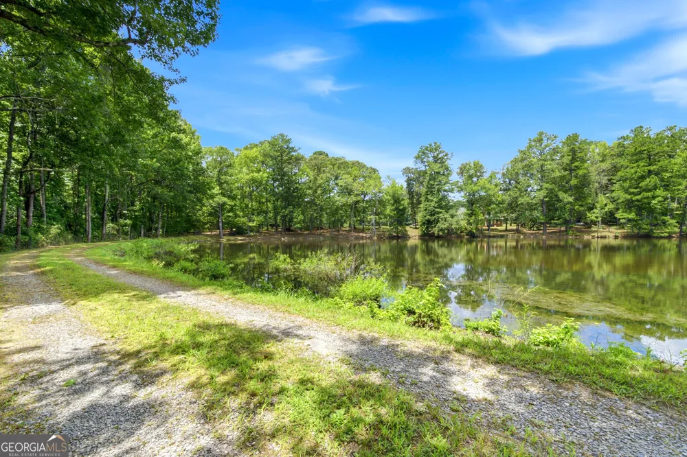 607 Grant RD Brooks, GA 30205