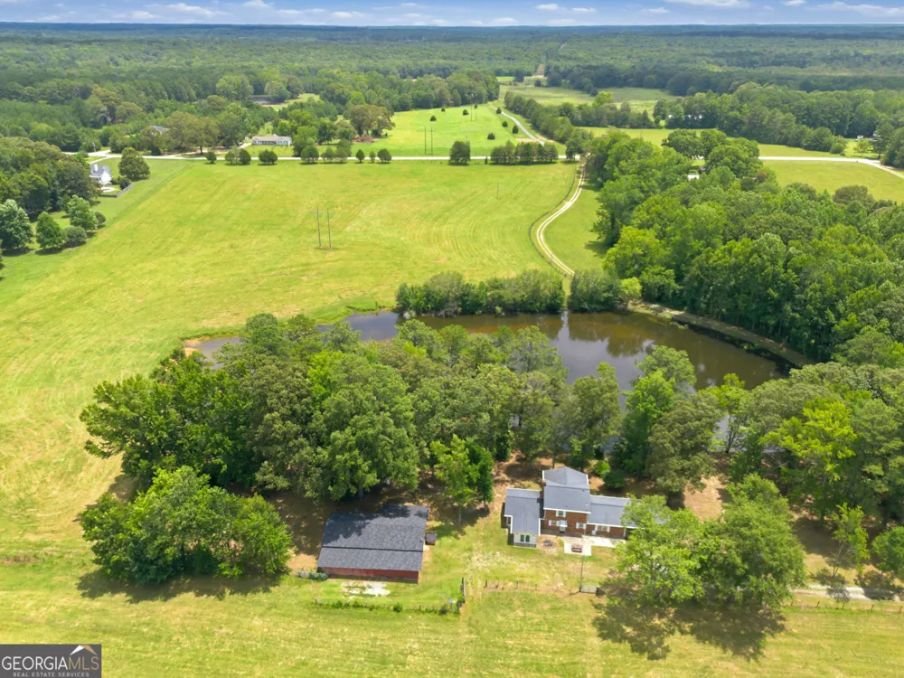 607 Grant RD Brooks, GA 30205