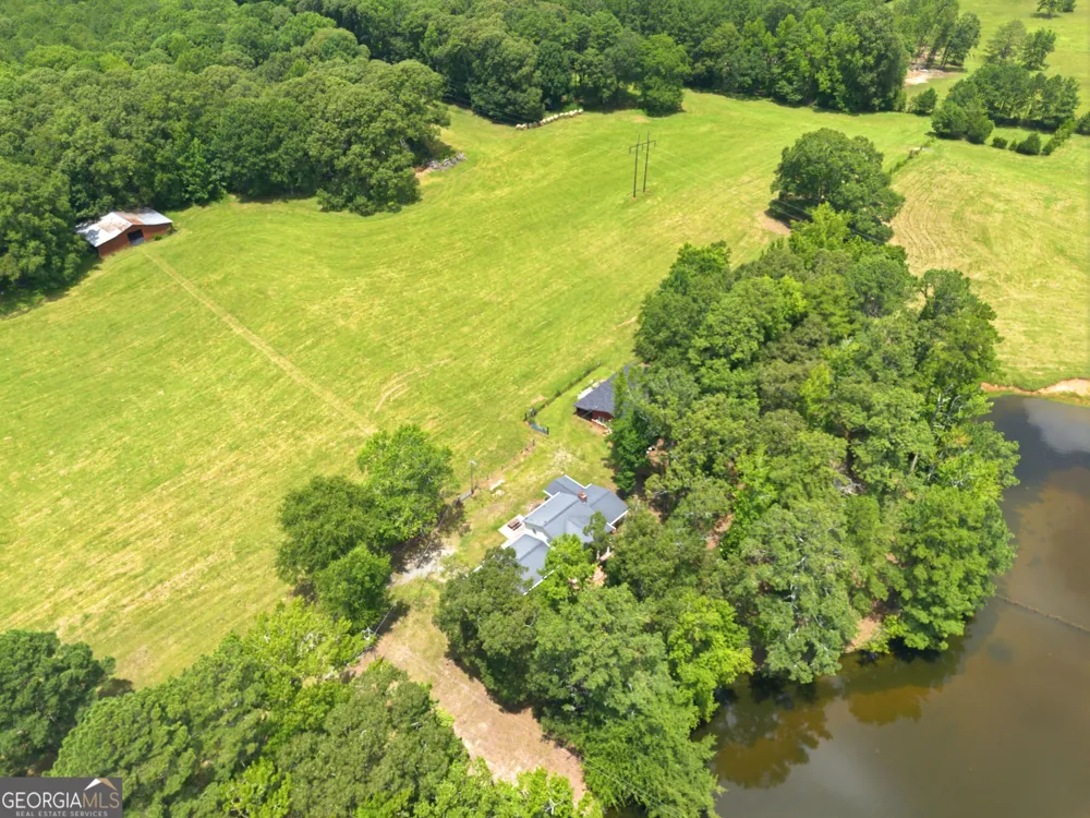 607 Grant RD Brooks, GA 30205