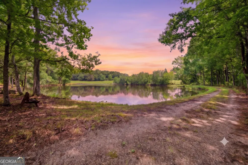 607 Grant RD Brooks, GA 30205