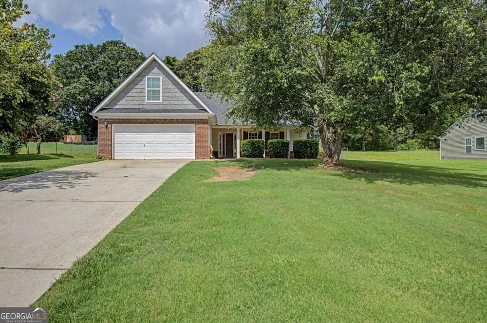 1438 Solomon DR Winder, GA 30680