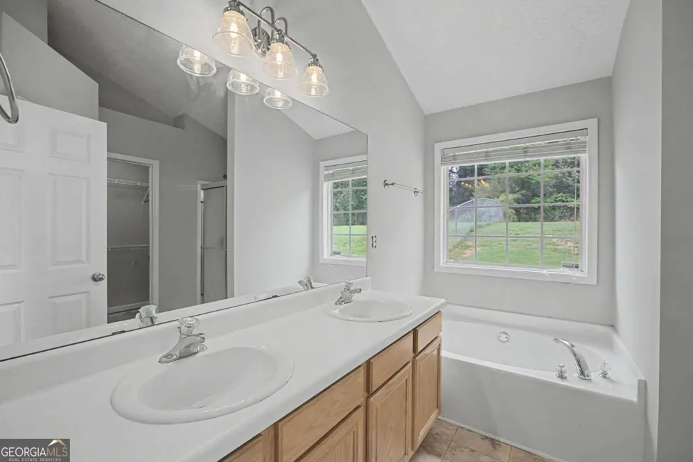 1438 Solomon DR Winder, GA 30680