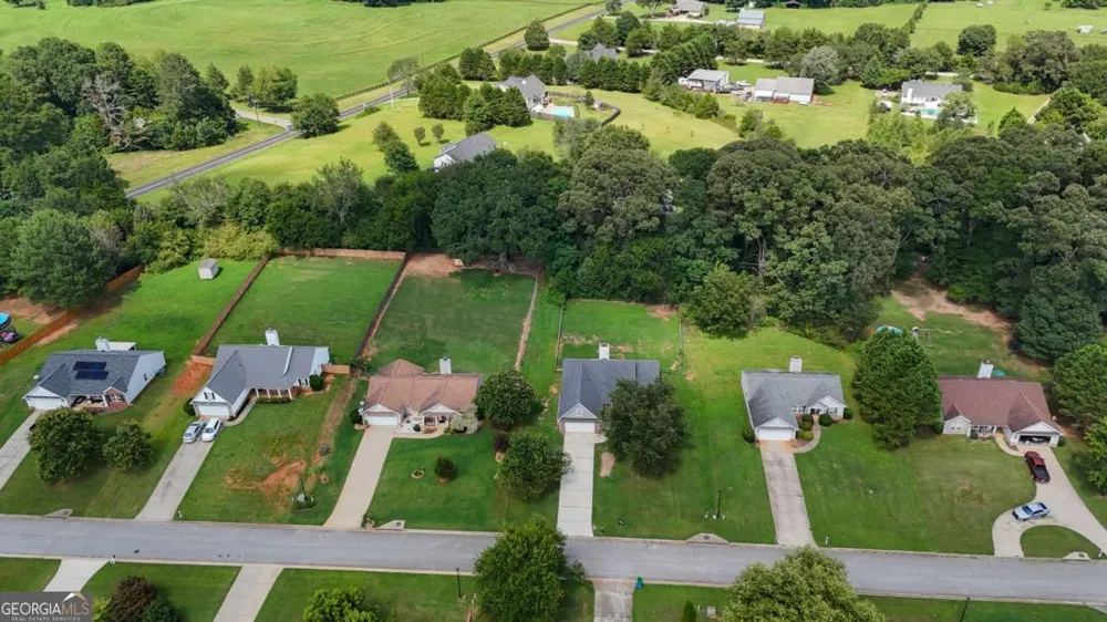 1438 Solomon DR Winder, GA 30680