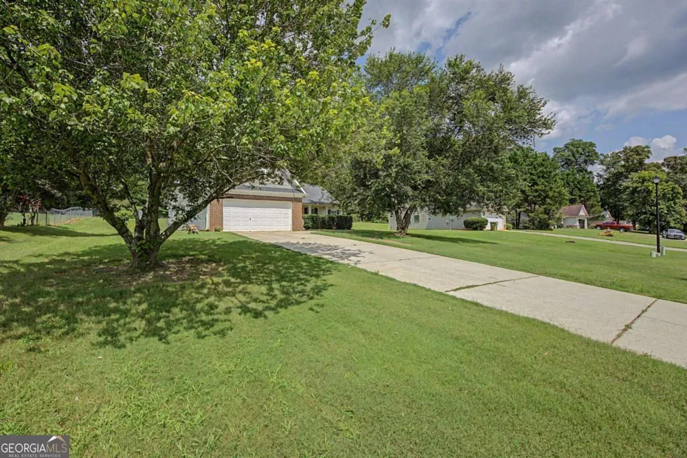 1438 Solomon DR Winder, GA 30680