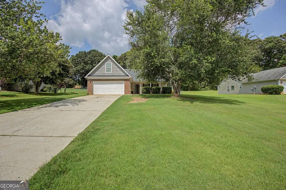 1438 Solomon DR Winder, GA 30680