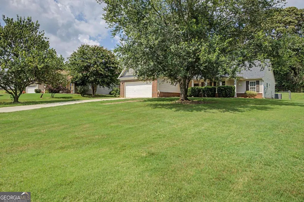 1438 Solomon DR Winder, GA 30680