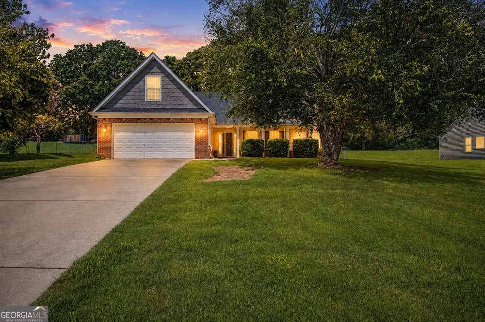 1438 Solomon DR Winder, GA 30680