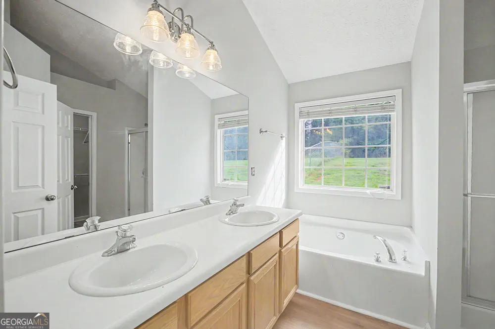 1438 Solomon DR Winder, GA 30680