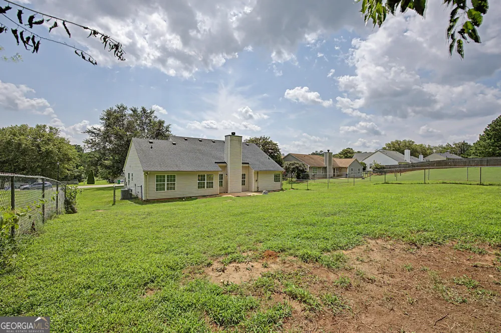 1438 Solomon DR Winder, GA 30680