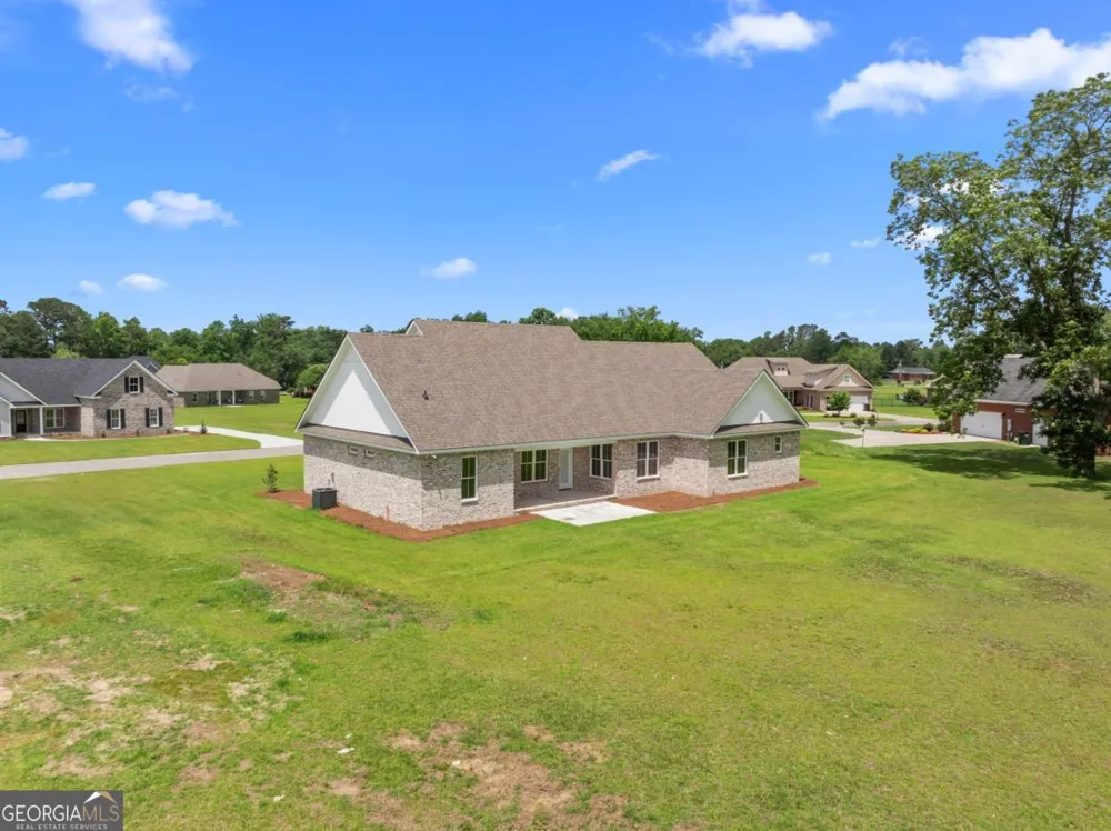 9 Honeysuckle DR Claxton, GA 30417