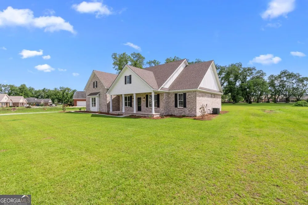 9 Honeysuckle DR Claxton, GA 30417