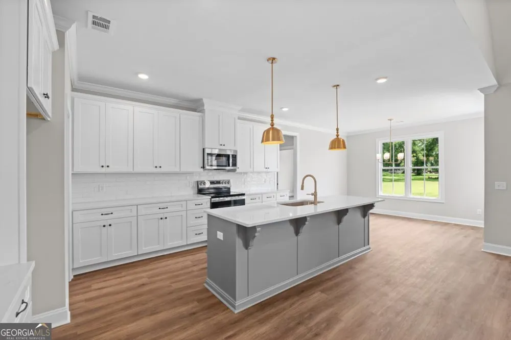 9 Honeysuckle DR Claxton, GA 30417