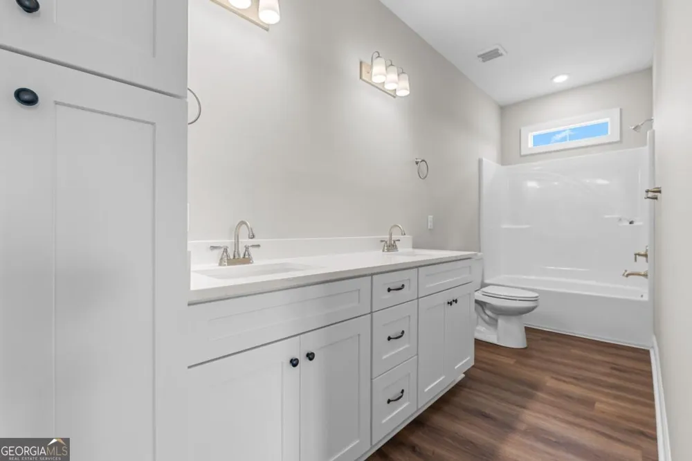 9 Honeysuckle DR Claxton, GA 30417