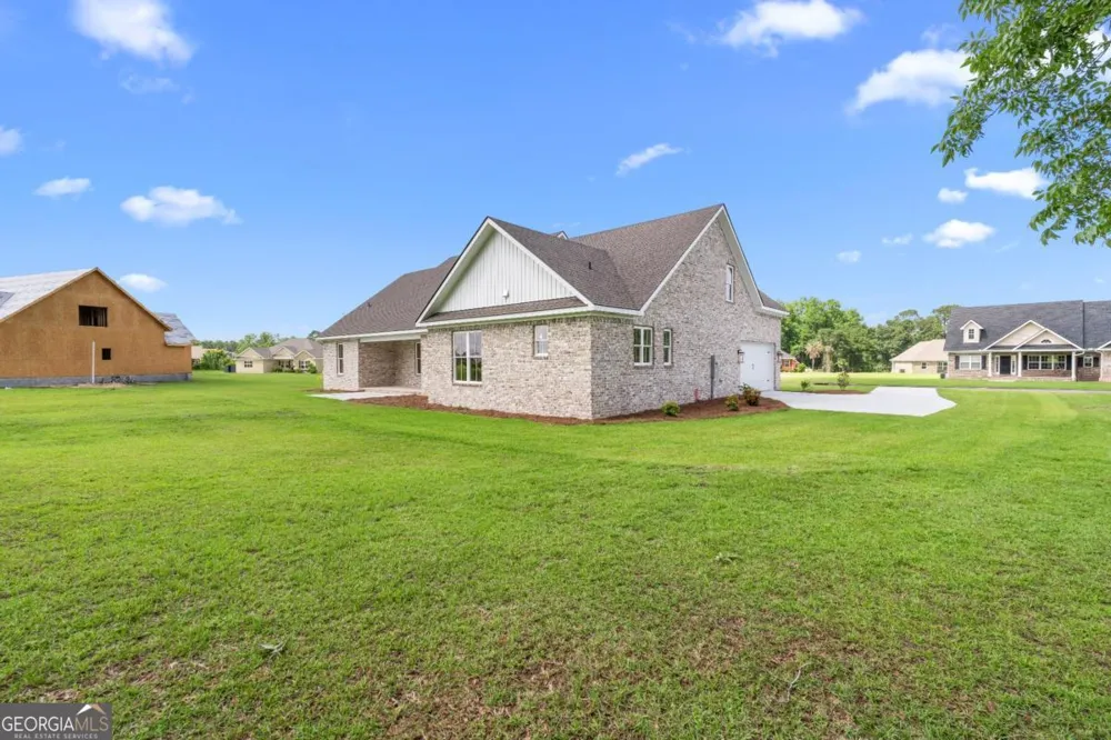 9 Honeysuckle DR Claxton, GA 30417