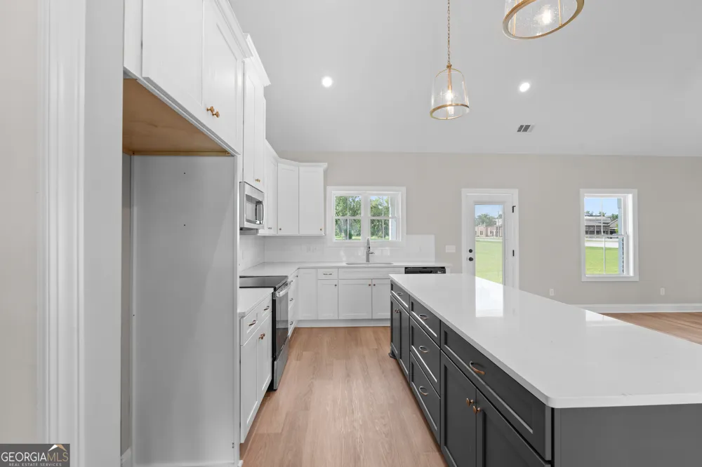 3 Honeysuckle DR Claxton, GA 30417