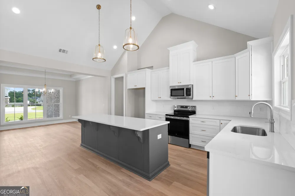 3 Honeysuckle DR Claxton, GA 30417