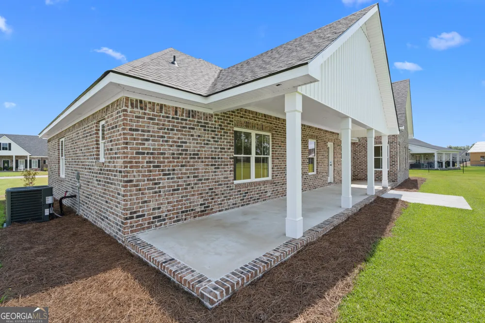 3 Honeysuckle DR Claxton, GA 30417