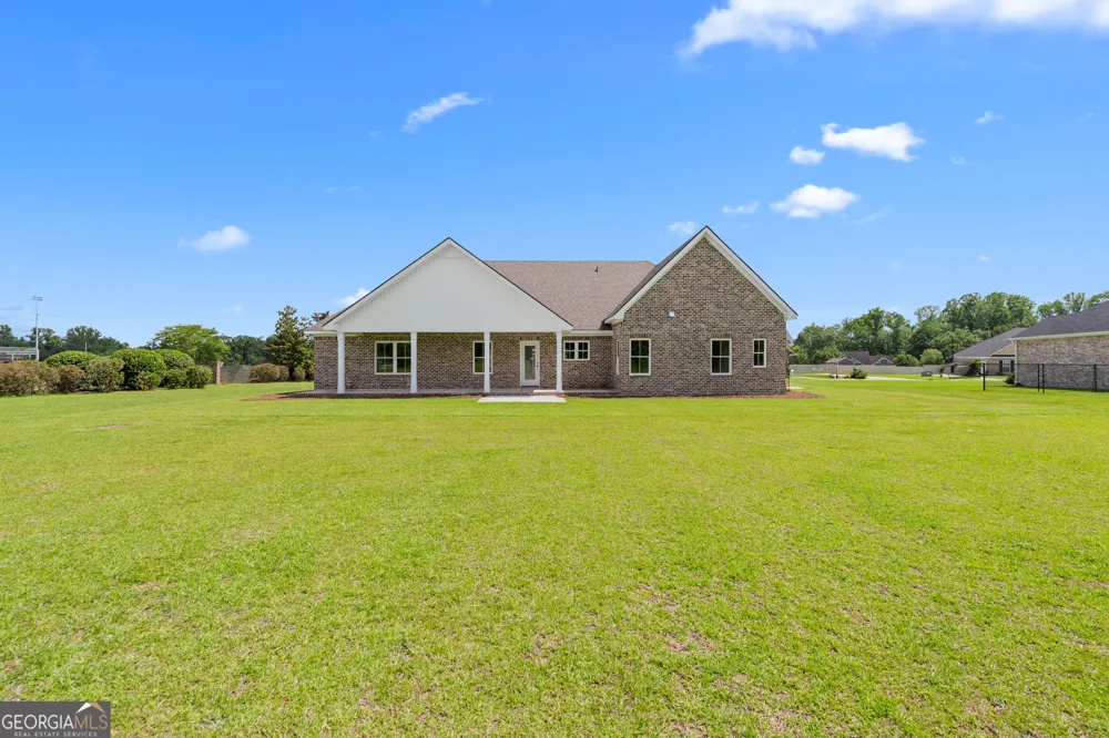 3 Honeysuckle DR Claxton, GA 30417