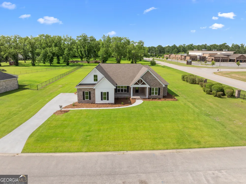 3 Honeysuckle DR Claxton, GA 30417