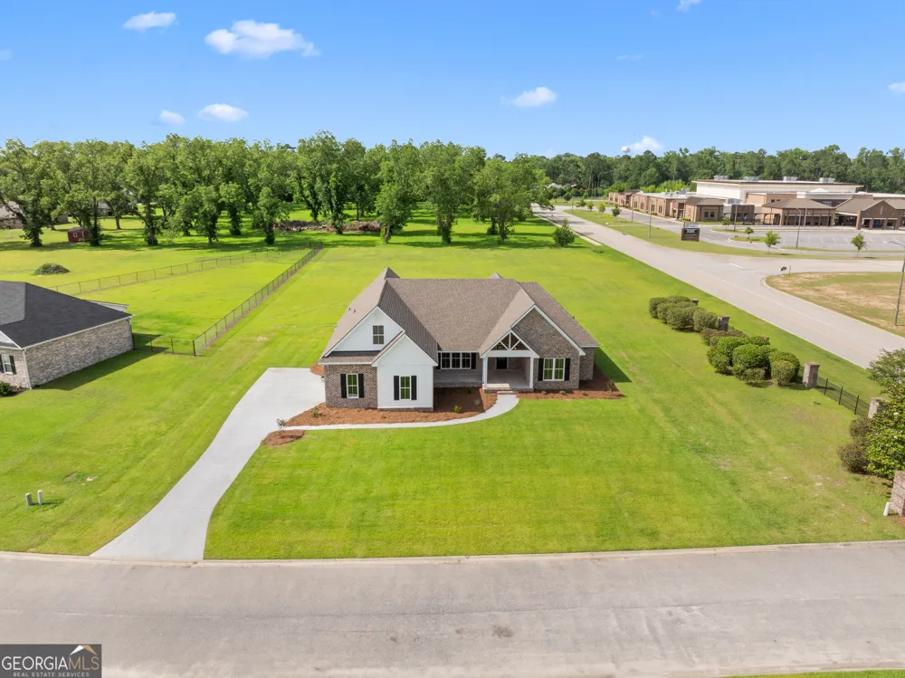 3 Honeysuckle DR Claxton, GA 30417