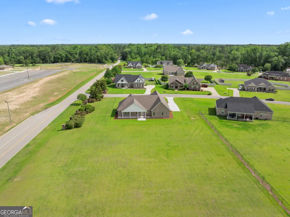 3 Honeysuckle DR Claxton, GA 30417