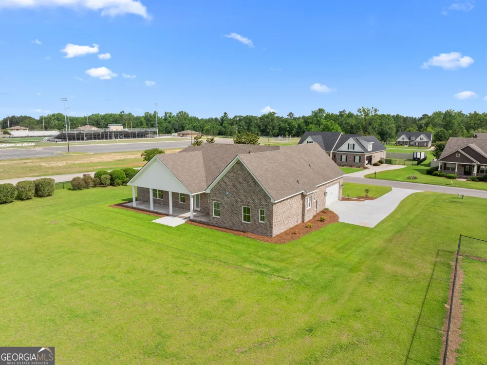 3 Honeysuckle DR Claxton, GA 30417