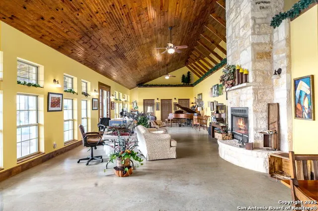 126 Mariana Dr A Red Rock, TX 78662