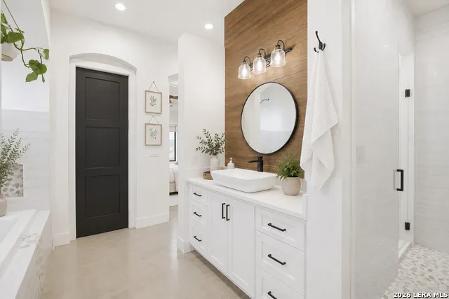 8304 Monument Oak Boerne, TX 78015