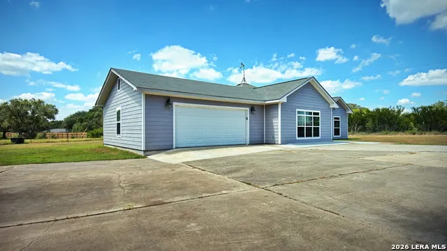 6006 Yucca Trail Beeville, TX 78102