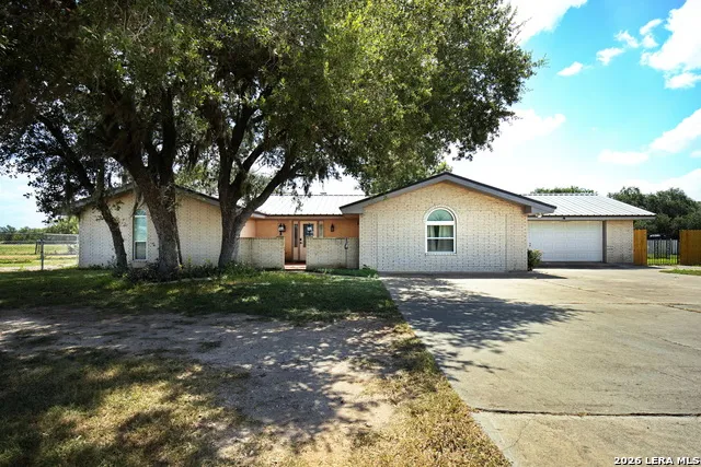 6006 Yucca Trail Beeville, TX 78102