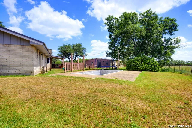 6006 Yucca Trail Beeville, TX 78102