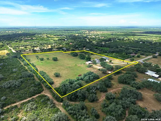 6006 Yucca Trail Beeville, TX 78102