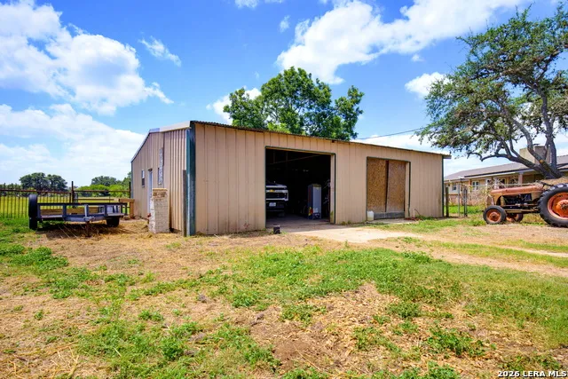 6006 Yucca Trail Beeville, TX 78102