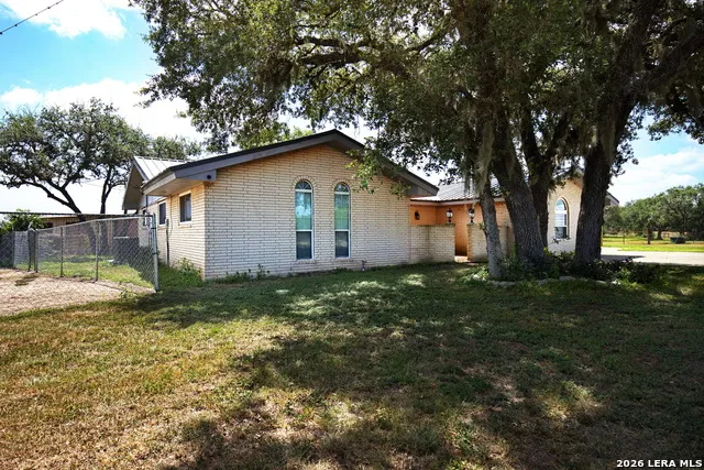 6006 Yucca Trail Beeville, TX 78102