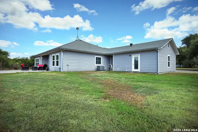 6006 Yucca Trail Beeville, TX 78102