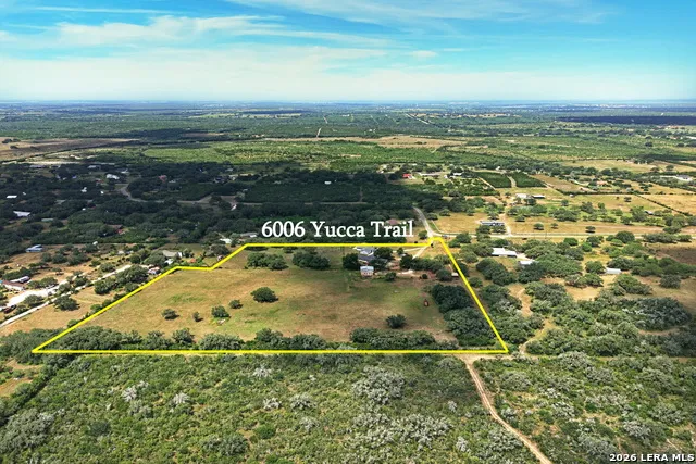 6006 Yucca Trail Beeville, TX 78102