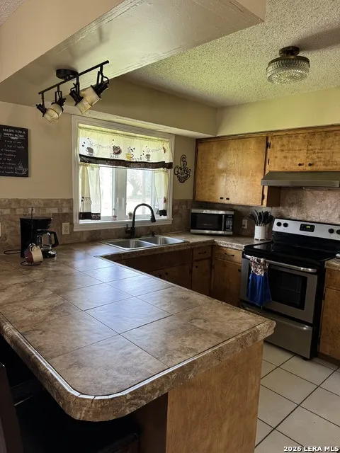 6006 Yucca Trail Beeville, TX 78102