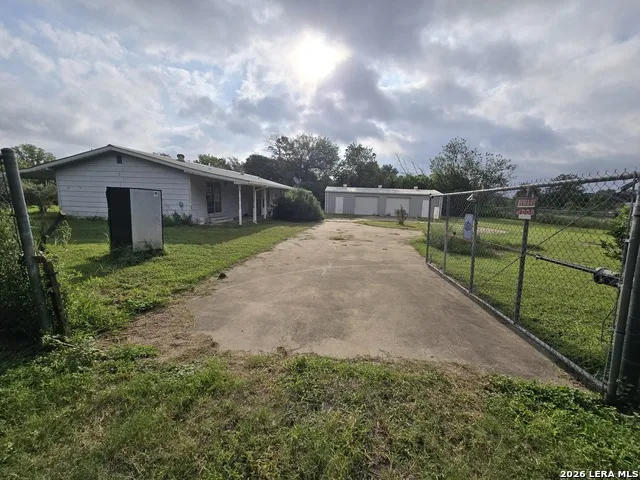 17490 Interstate 35 Atascosa, TX 78002
