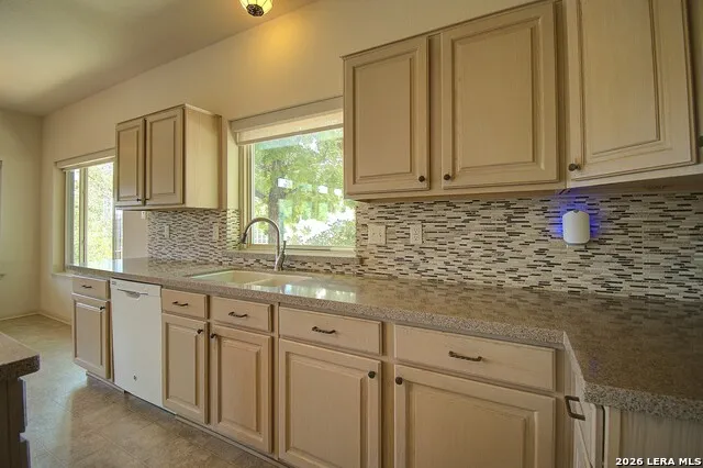 2140 Summit Crest Dr Kerrville, TX 78028