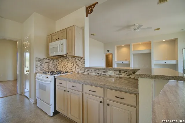 2140 Summit Crest Dr Kerrville, TX 78028