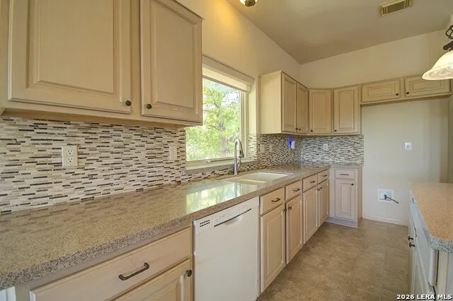 2140 Summit Crest Dr Kerrville, TX 78028