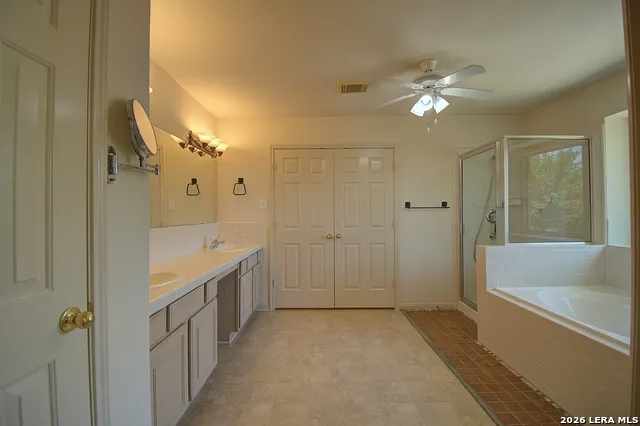 2140 Summit Crest Dr Kerrville, TX 78028